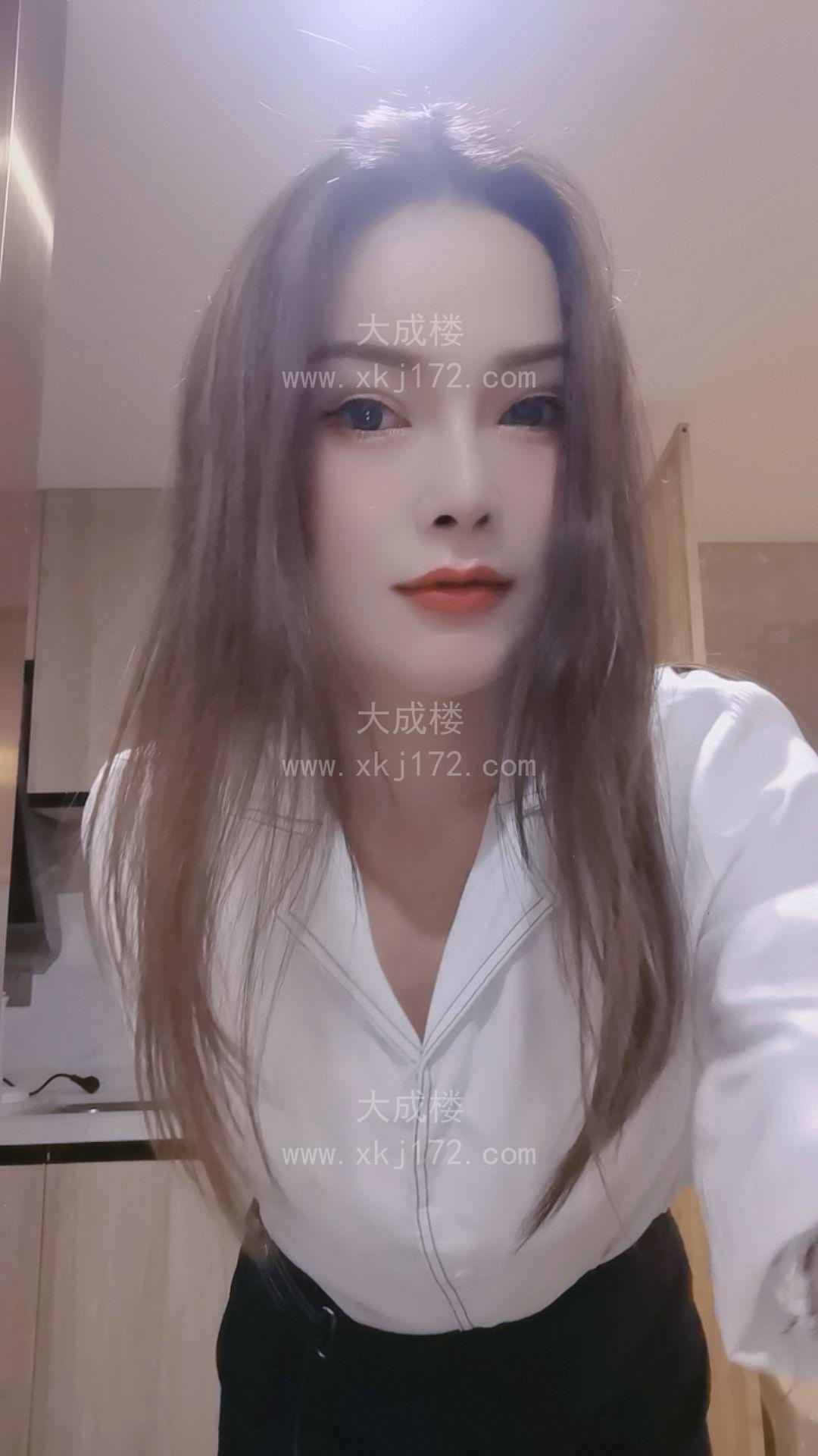 舌吻服务御姐晓晓