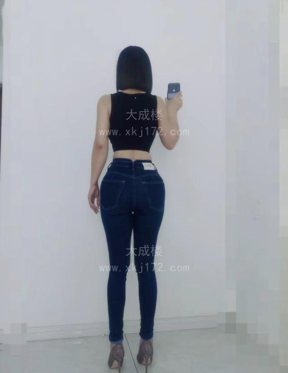 闷骚丰臀米苏老师