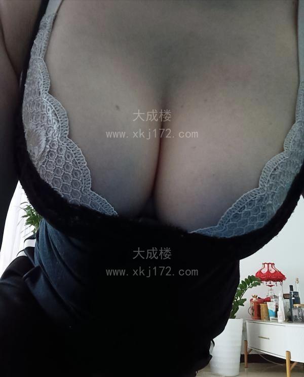 巨胸兼职淑女姐姐