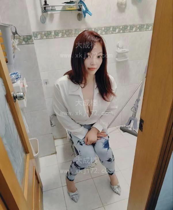 商场内可搞美甲大胸妹