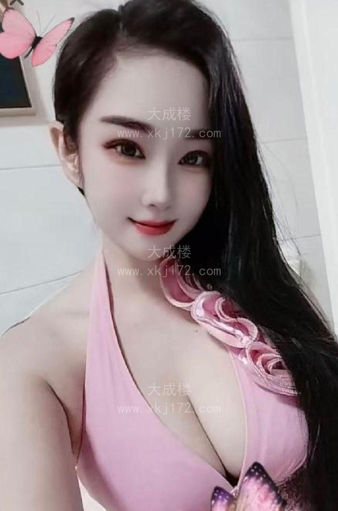 前凸后翘的乐宝