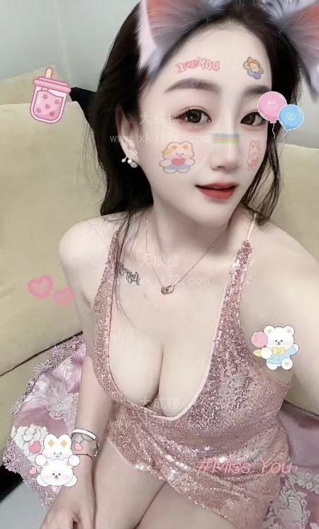 年轻的大胸小姐姐