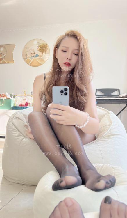 东莞虎门黑丝情趣骚妇萱萱