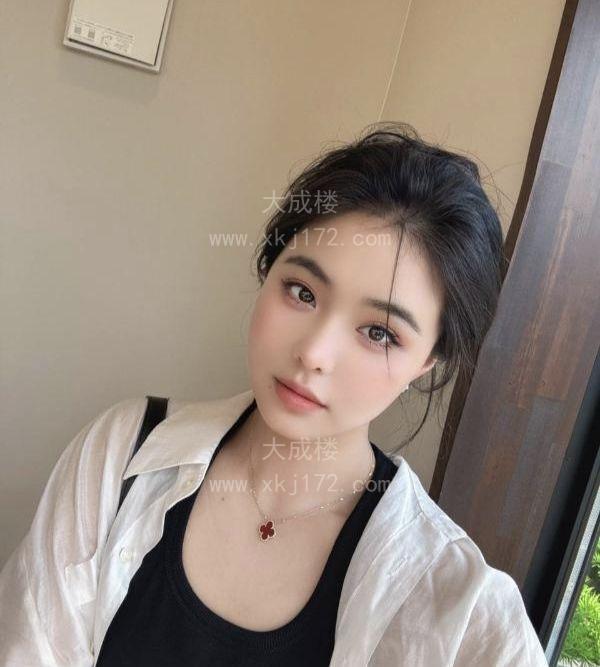 清纯颜值大胸女友