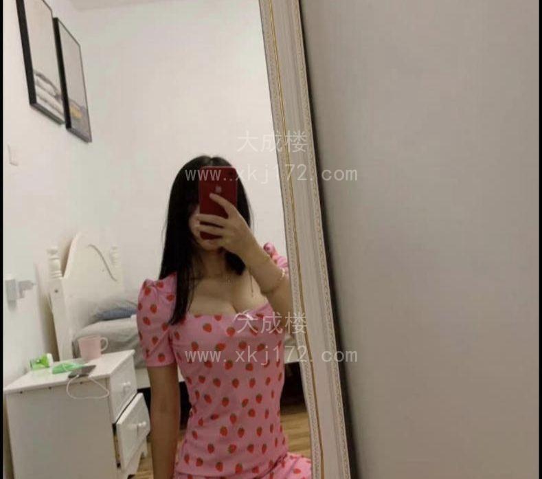 昭觉寺附近小个子美女