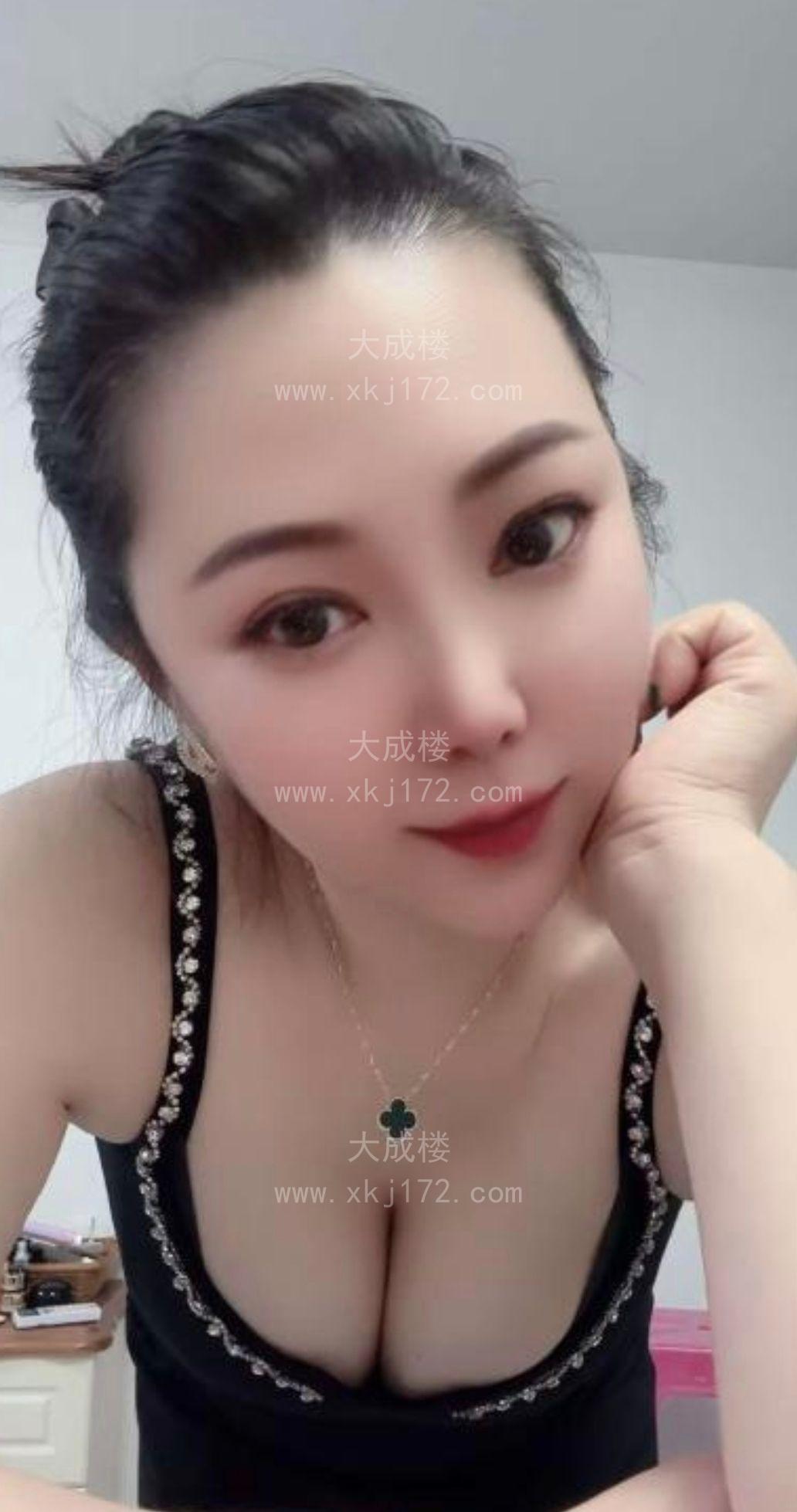 大香奶子里品尝姐姐香