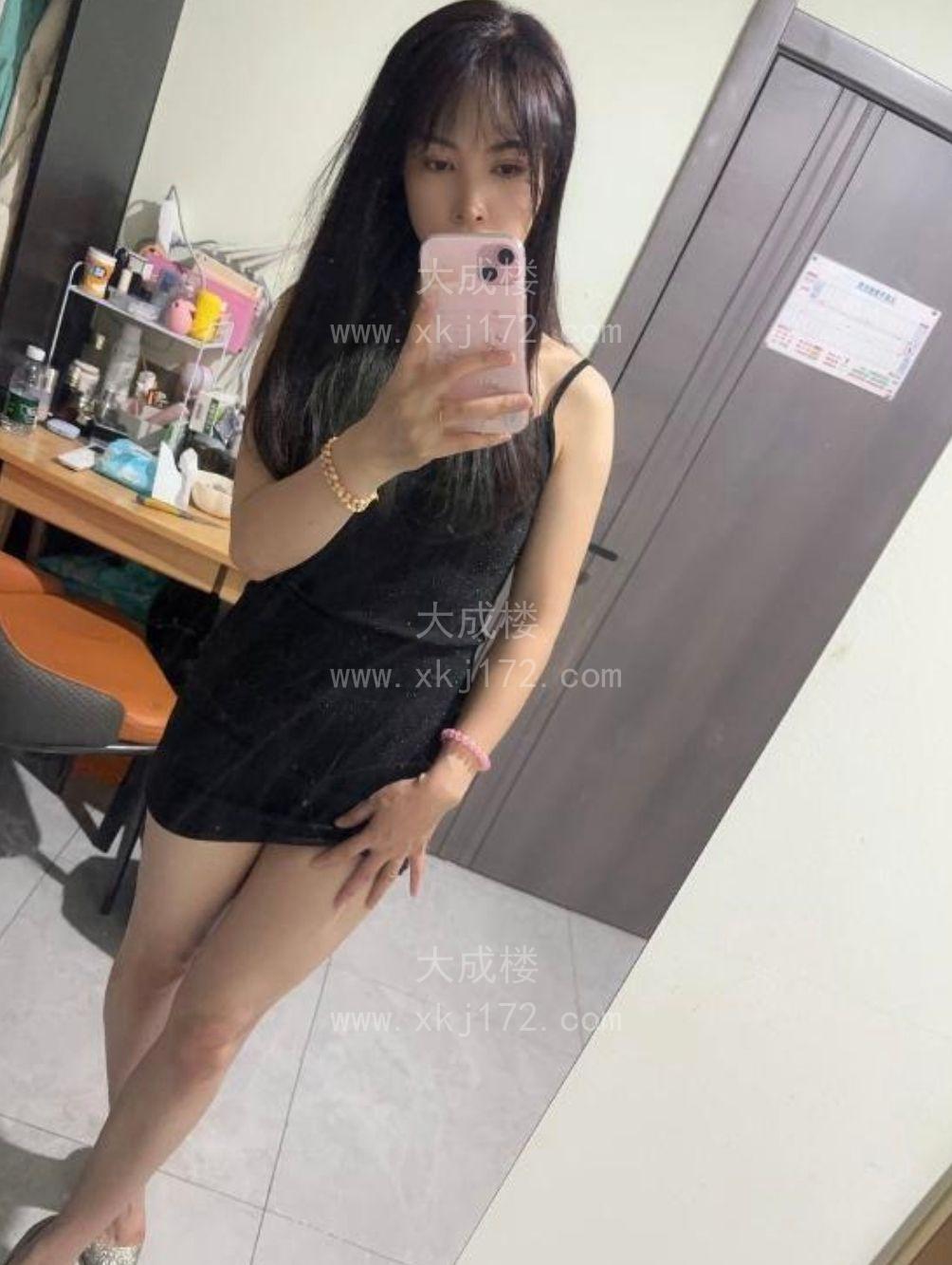 浦东白皙长腿丝足少妇