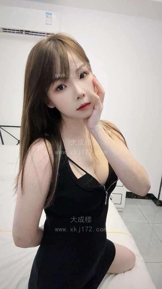 白云姗姗人照一致