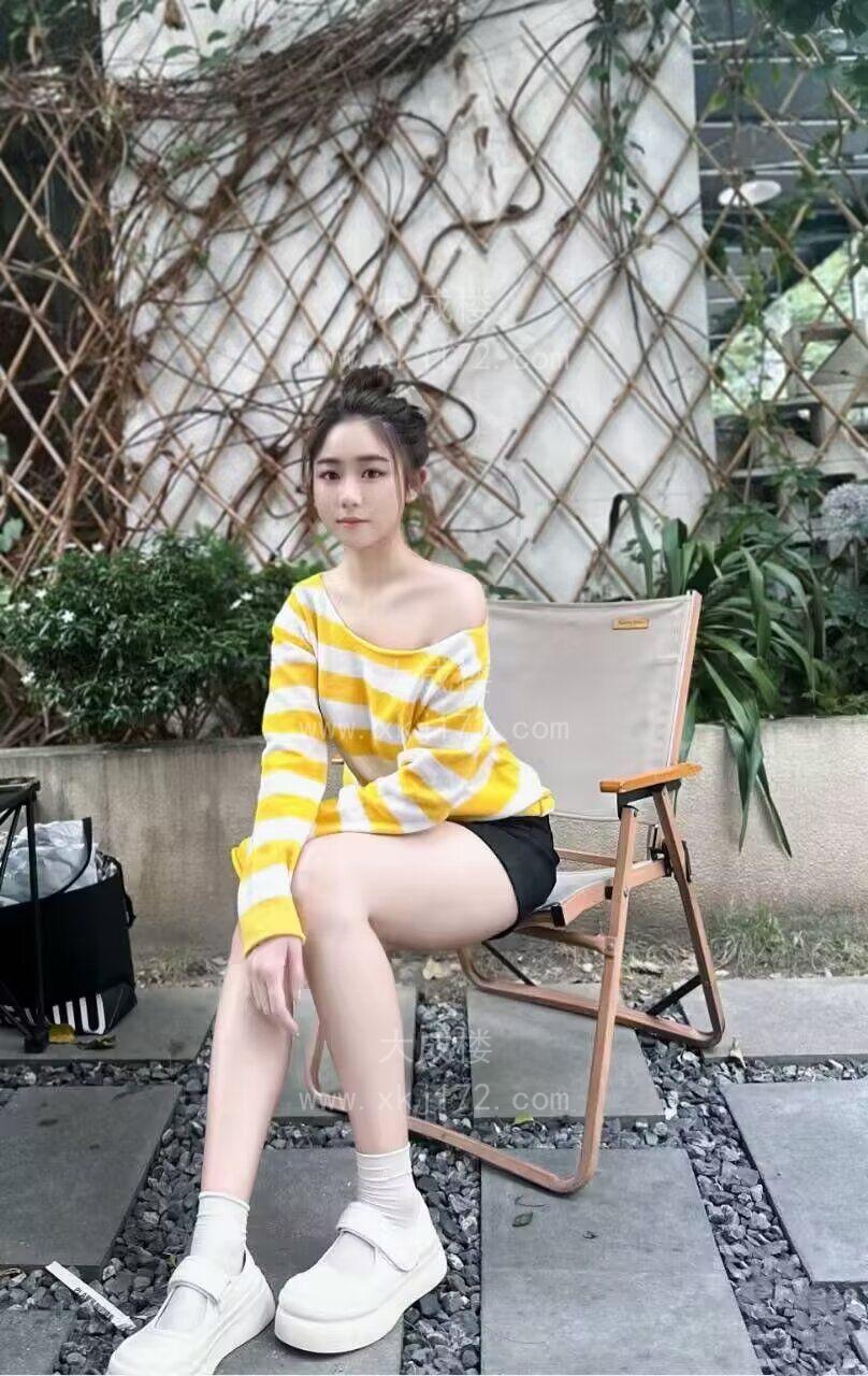 蜜桃臀鑫鑫小妞